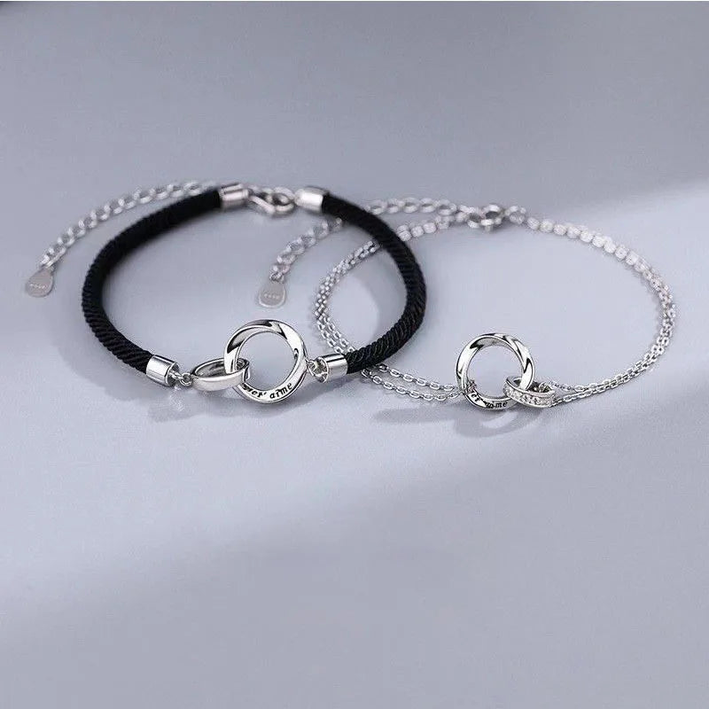 Exquisite couple bracelet with a pair of interlocking rings