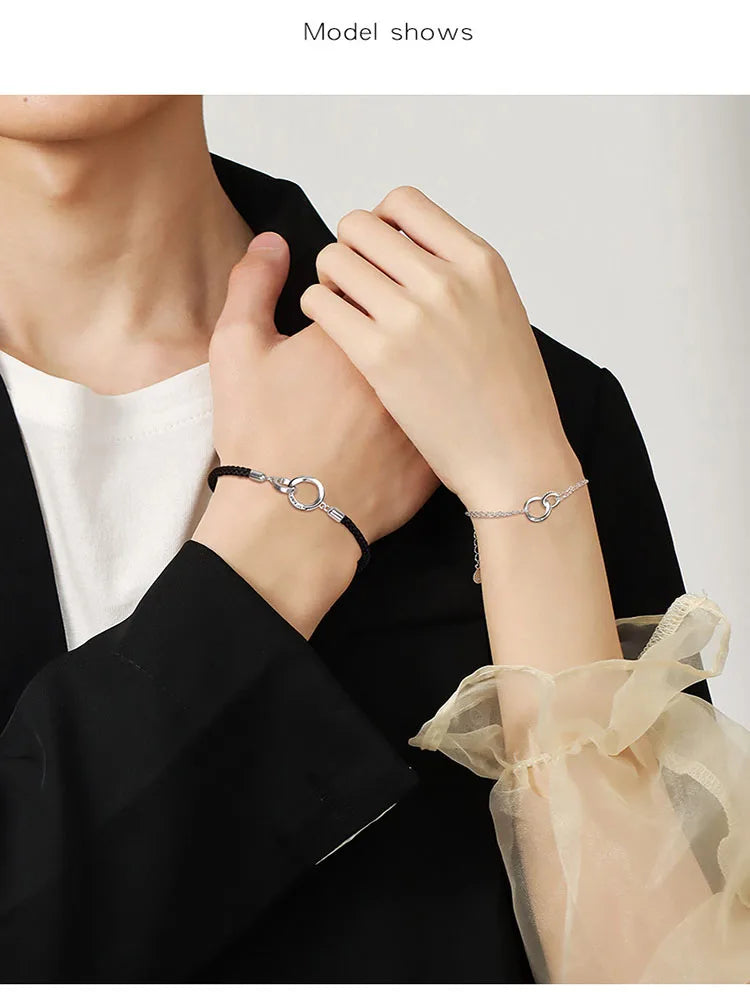 Exquisite couple bracelet with a pair of interlocking rings