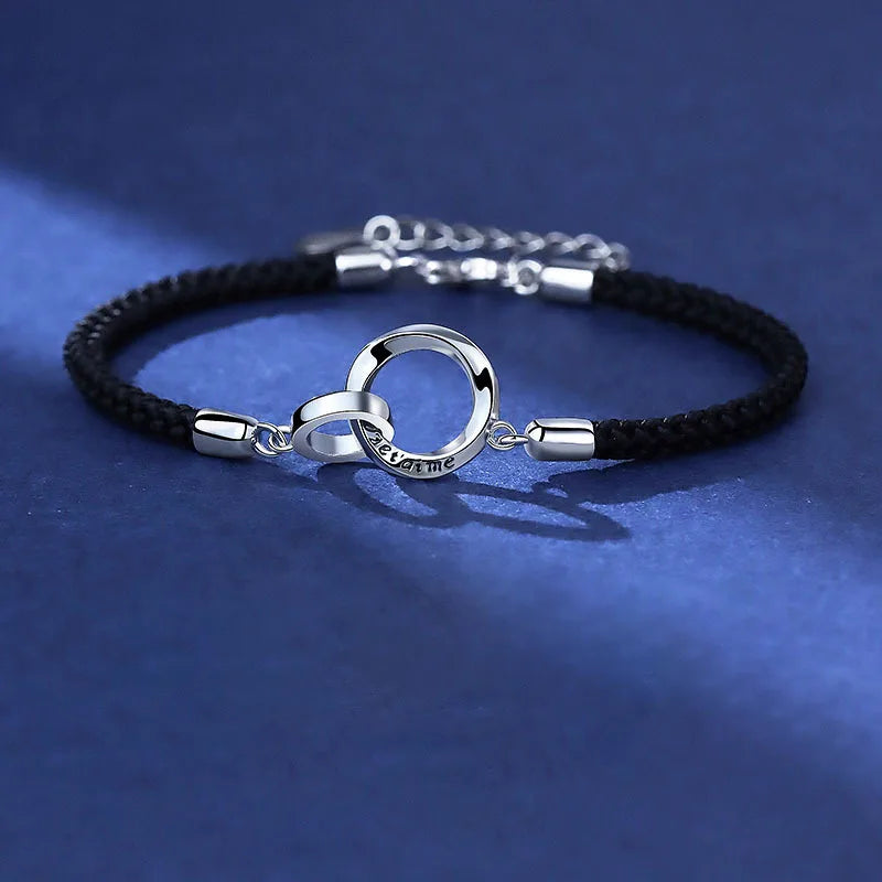 Exquisite couple bracelet with a pair of interlocking rings